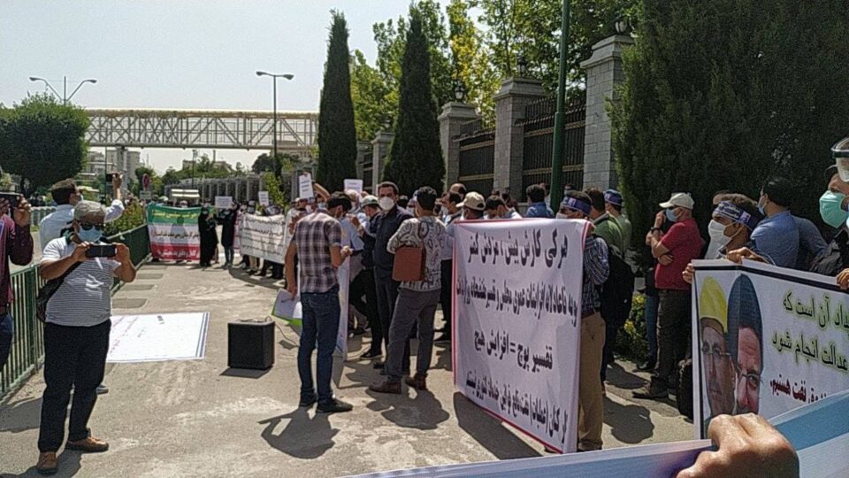 تجمع اعتراضی کارگران نفت مقابل مجلس 1