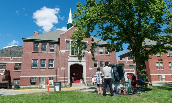 کشف ۱۸۲ گور بی نام و نشان دیگر در یک مدرسه بومیان کانادا 1