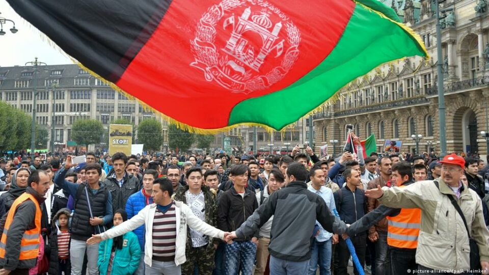 تظاهرات هزاران نفری در حمایت از مردم افغانستان در آلمان و بریتانیا1