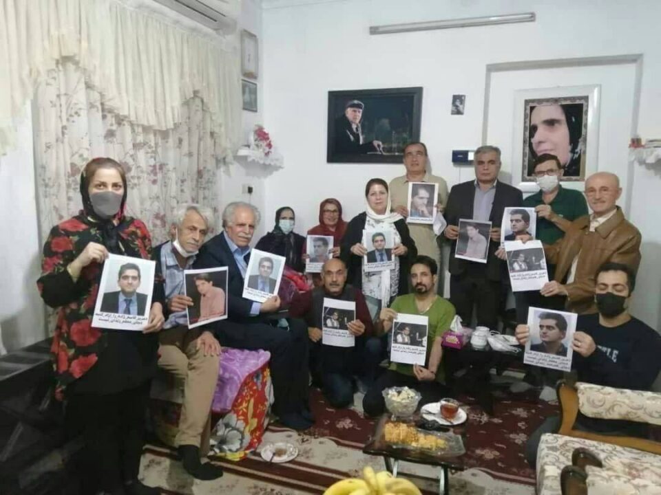 دیدار جمعی از فعالان صنفی با خانواده عزیز قاسم زاده