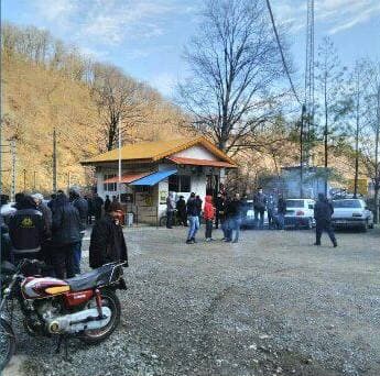 تداوم تجمع و تحصن کارگران سد شفارود در سیزدهمین روز 1 تداوم تجمع و تحصن کارگران سد شفارود در سیزدهمین روز 2