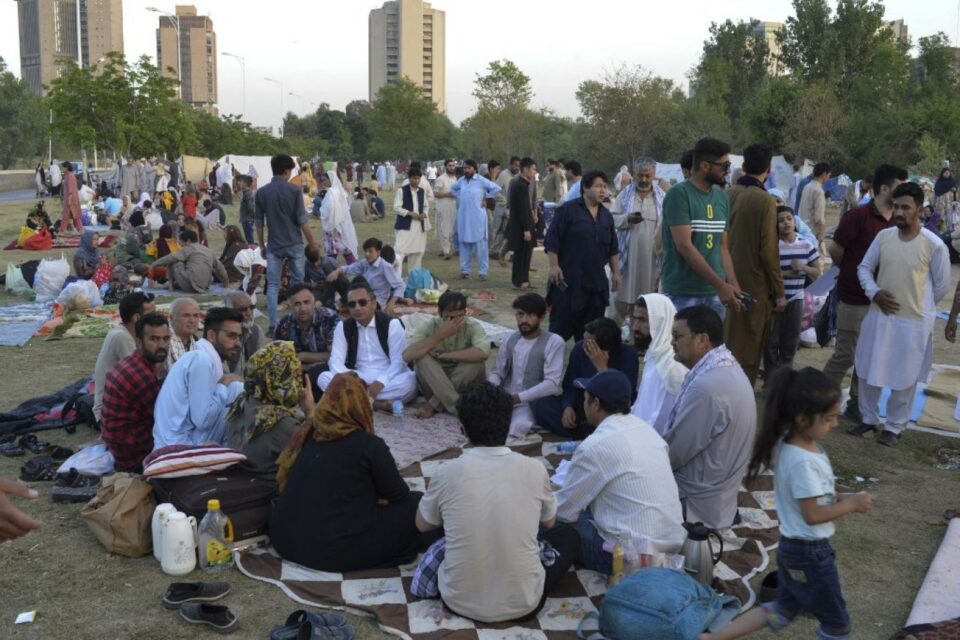 اعتراض پناهجویان افغانستان به وضعیت وخیم خود در پاکستان