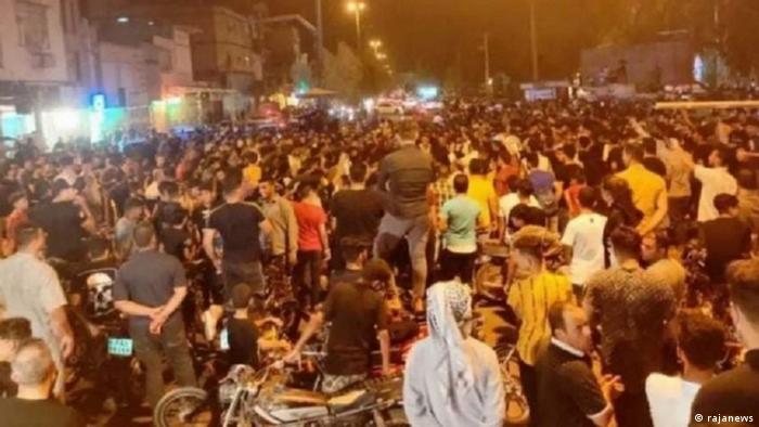 بازداشت‌های گسترده، اختلال در اینترنت و حضور سنگین امنیتی در آبادان
