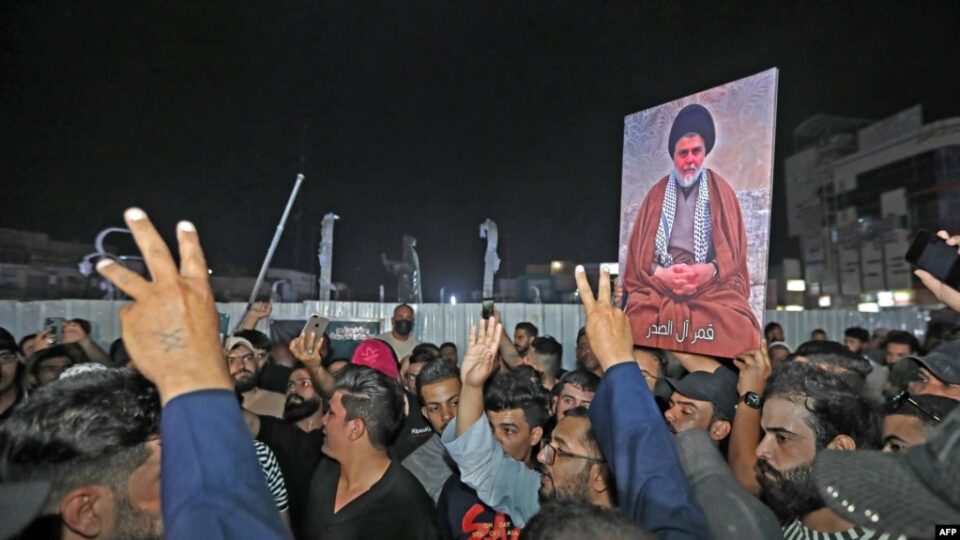 تداوم حضور هواداران مقتدی صدر در ساختمان مجلس عراق 1 تداوم حضور هواداران مقتدی صدر در ساختمان مجلس عراق