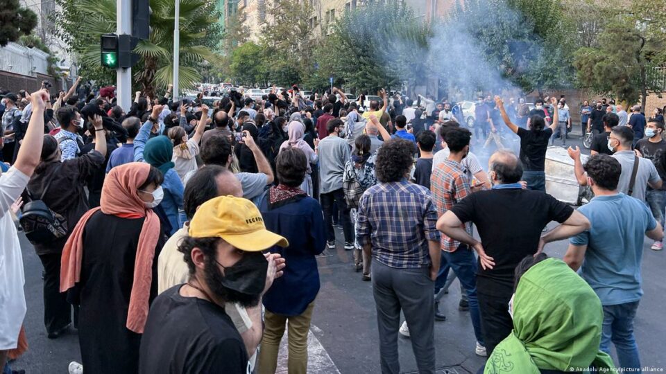 پنجمین هفته خیزش علیه جمهوری اسلامی1