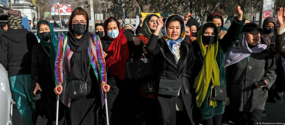 تظاهرات اعتراضی زنان افغانستان علیه ممنوعیت تحصیل در دانشگاه ها