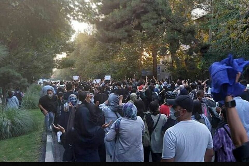 ادامه خیزش انقلابی در یادبود جانباختگان 1
