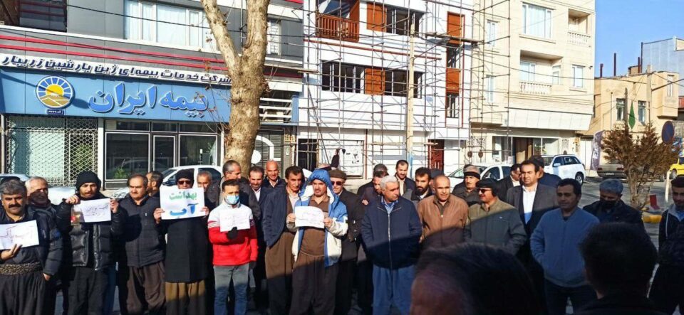 تجمع مردم مریوان مقابل فرمانداری 1