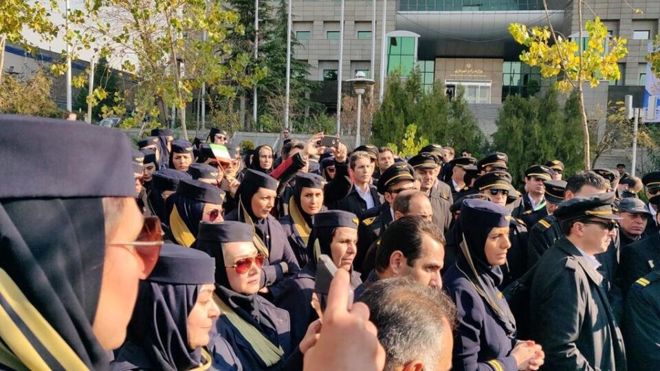 اعتراض مهمانداران خطوط ریلی راه‌آهن 1