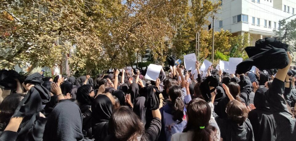تجمع اعتراضی دانشجویان دانشگاه آزاد تبریز2