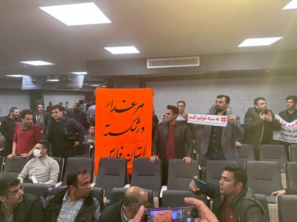 تجمع مرغداران در سالن وزارت جهاد کشاورزی