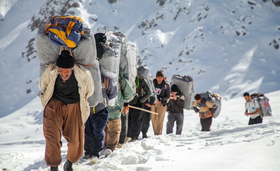 کشته و مجروح شدن دست‌کم ۷ کولبر در مرزهای استان کرمانشاه