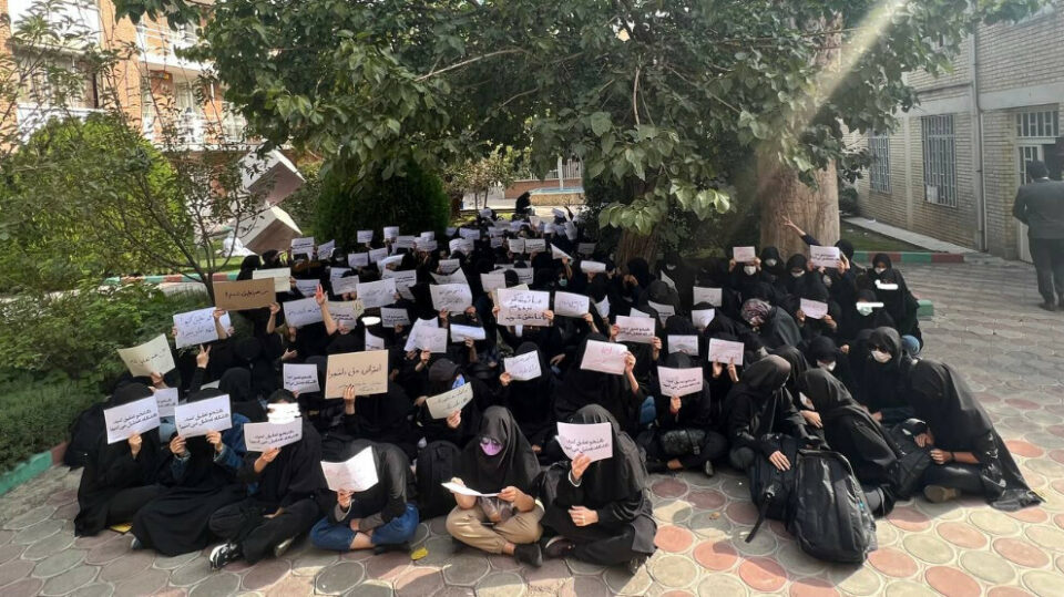 احضار دهها دانشجوی دانشگاه علوم پزشکی تبریز به کمیته انضباطی