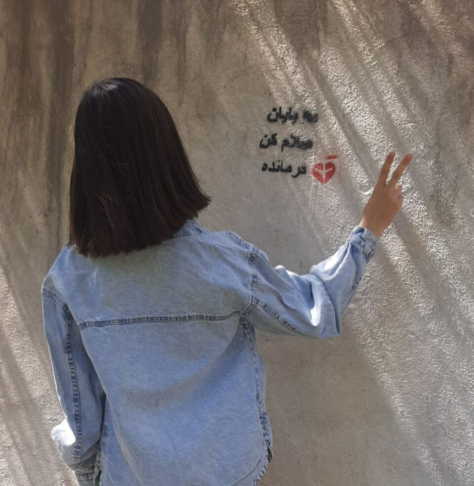 مبارزه گسترده زنان و دختران ایران علیه رژیم1