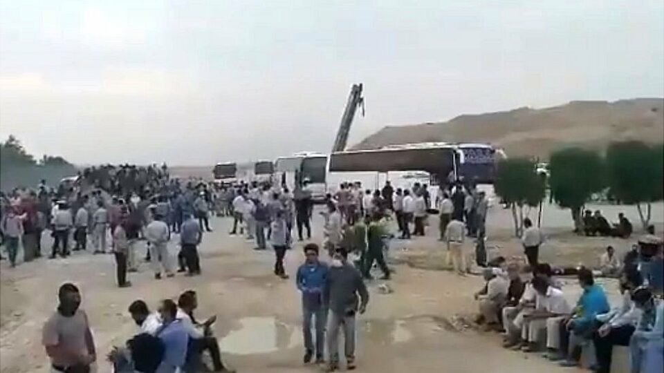 گسترش اعتصاب کارگران صنایع نفت و پتروشیمی