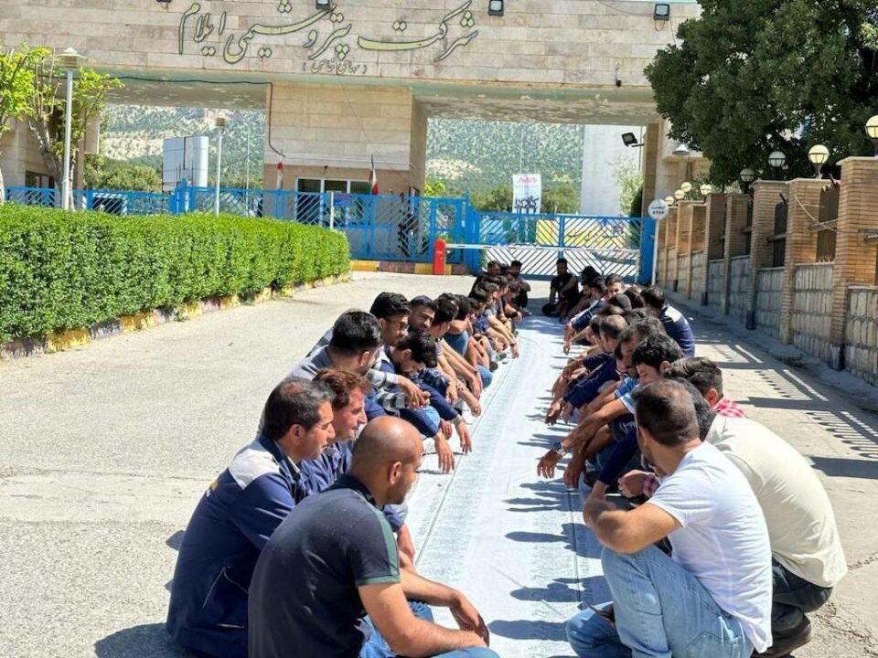 اعتصاب کارگران واحد الوفین پتروشیمی ایلام
