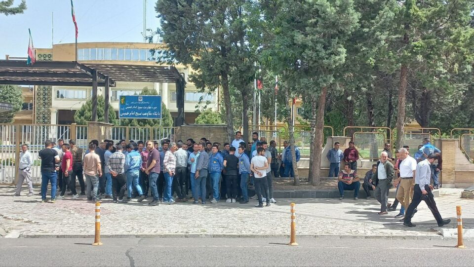 تجمع اعتراضی کارگران ابنیه فنی راه آهن 1