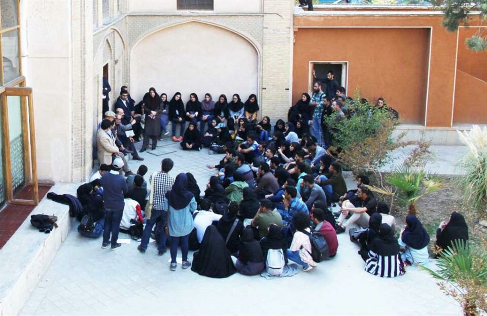 تجمع دانشجویان دانشگاه هنر اصفهان
