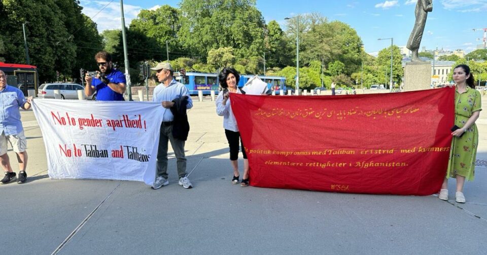 نارضایتی شهروندان افغانستان در نروژ هم‌زمان با برگزاری نشست اسلو