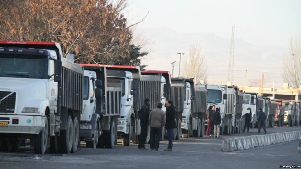 اعتصاب کامیونداران در اعتراض به افزایش عوارض در تهران