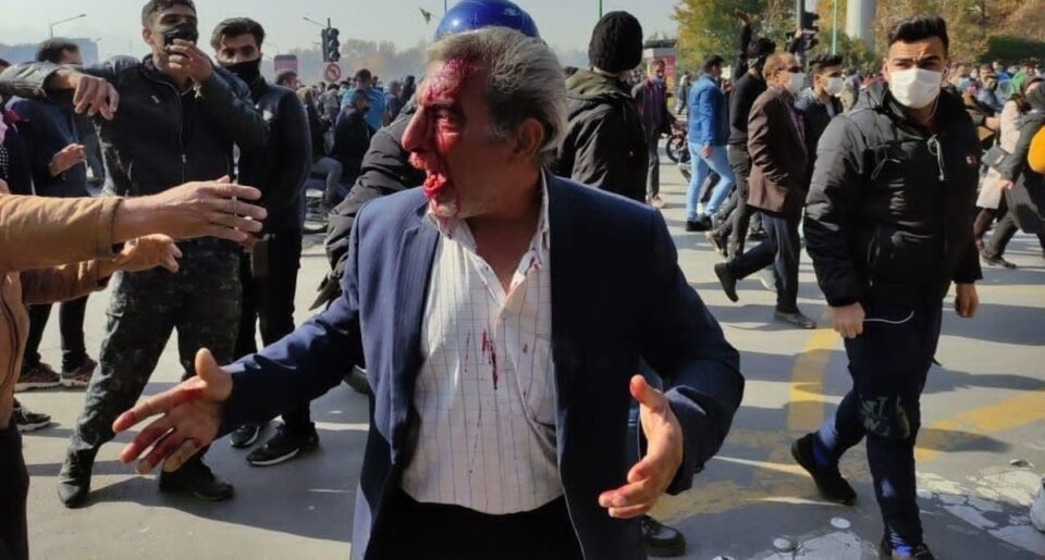 مجروح شدن بیش از ده ها نفر توسط نیروهای سپاه در تجمعات مردمی