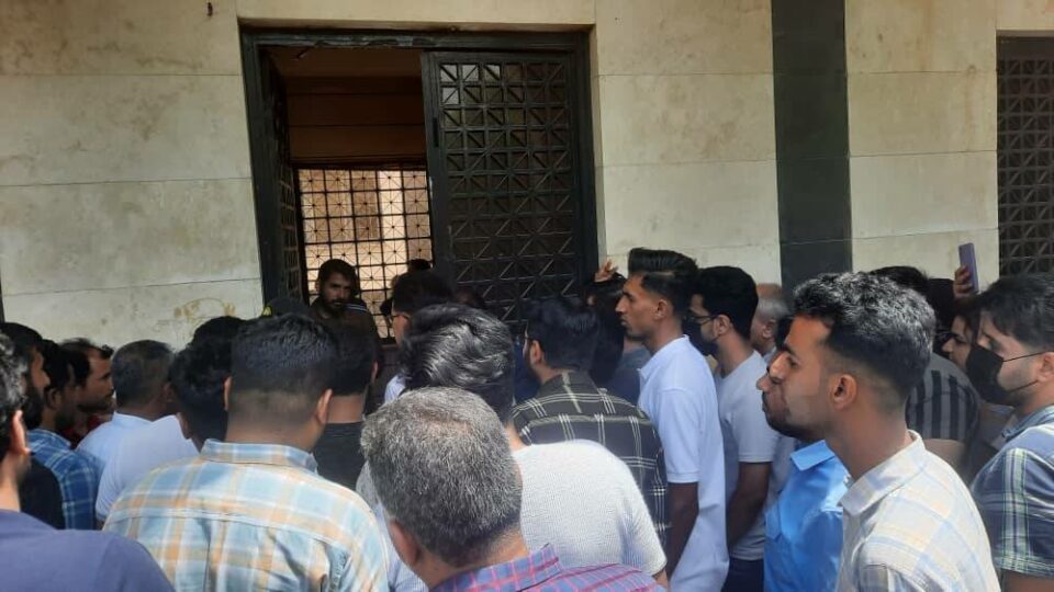 تجمع مالباختگان بهنام‌خودرو در بندرعباس