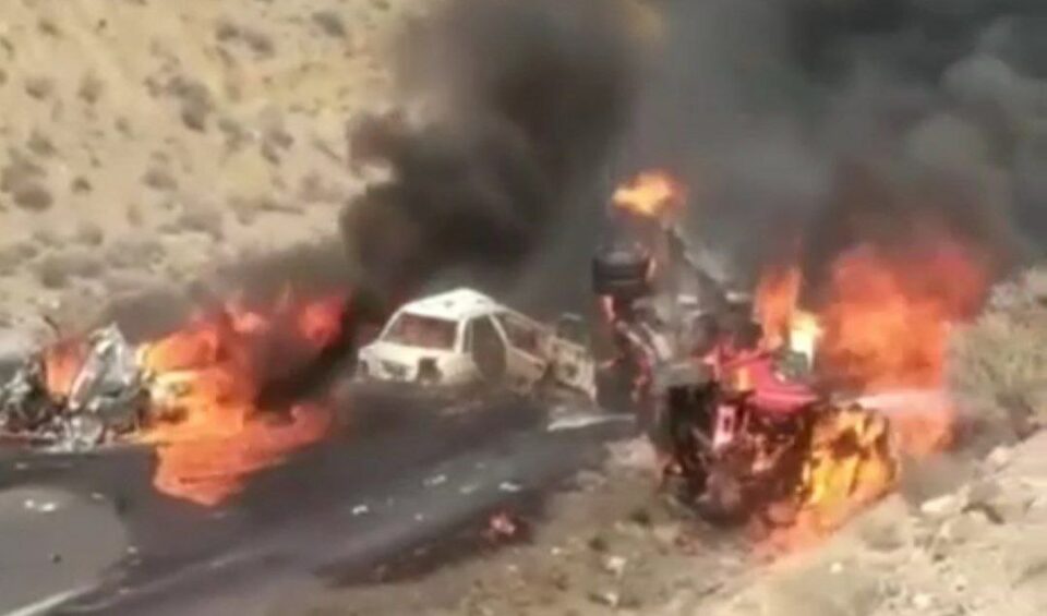جان باختن یک سوختبر بلوچ در پی واژگونی خودرو در محور زاهدان خاش
