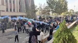 یورش گسترده نیروهای نظامی به منازل شهروندان بلوچ 1 حمله ماموران امنیتی به تجمع دانشجویان دانشگاه تهران 1