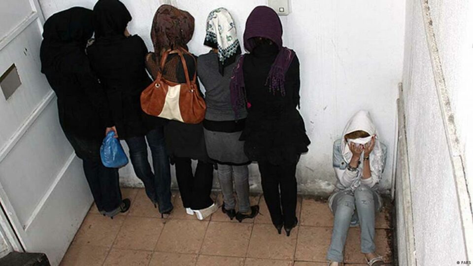 بازداشت ۳۰۰ نفر در یک پارتی شبانه و پلمب تالار در شاهرود1