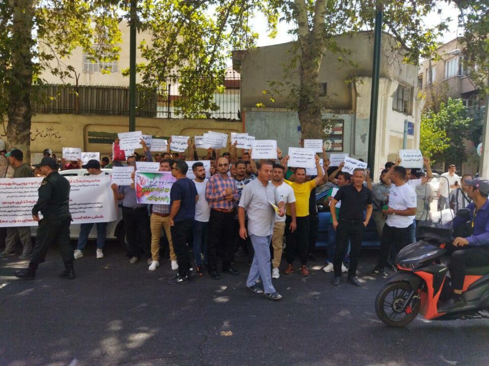 تجمع مالباختگان متقاضی خودرو در قزوین2