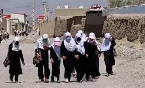 وداع غمبار دختران صنف ششم افغان با مکتب در دو سالگی ممنوعیت طالبان