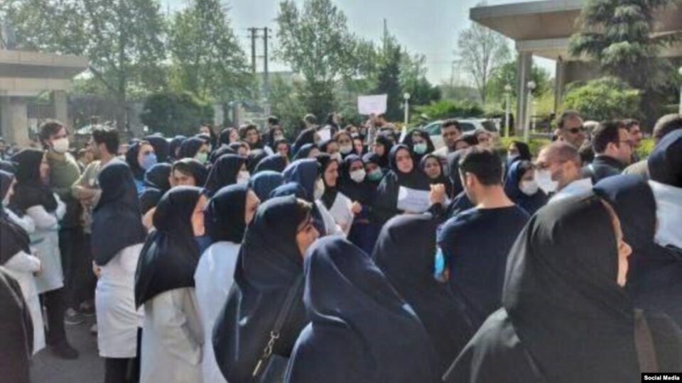 1اعتراض پرستاران و کادر درمان جیروفت به معوقات مزدی