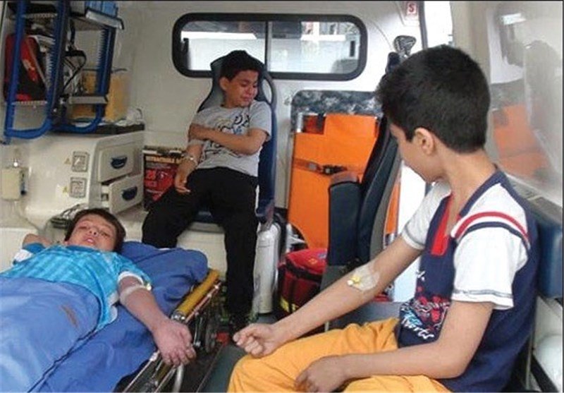انتقال شماری از دانش آموزان به دنبال شلیک گاز اشک‌آور توسط ماموران5