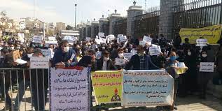 تجمع اعتراضی کارکنان قراردادی شرکت نفت مقابل وزارت نفت در تهران1