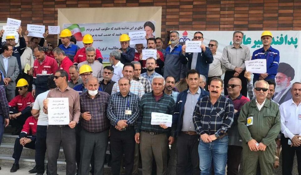 تداوم گردهمایی اعتراضی کارگران شاغل در شرکت نفت وگاز آغاجاری
