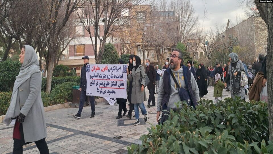 خشونت دوباره نیروی انتظامی با اعتراضات معلولان در تهران