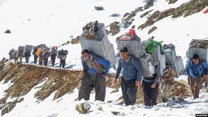 کشته و زخمی شدن دو کولبر به دست مرزبانان عراقی حرس‌الحدود