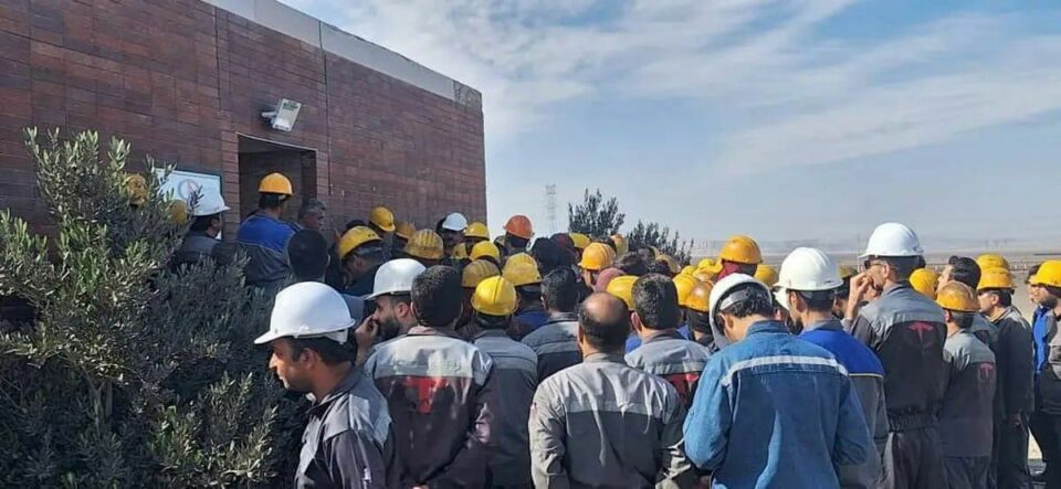 نارضایتی کارگران کارخانه کک‌سازی طبس6