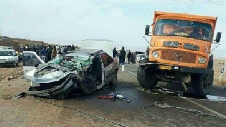 اعتراض مردم توابع دهگلان به تردد خودروهای سنگین و سوانح جاده‌ای4