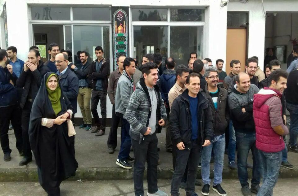 تجمع اعتراضی کارگران بازنشسته سهامدار ایران پوپلین رشت3