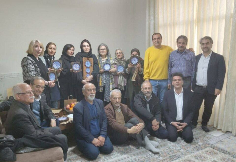 دیدار جمعی از فعالان صنفی با خانواده زندانیان سیاسی به مناسبت 8