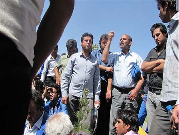 اعتراض کارگران کارخانه نساجی بروجرد 1 اعتراض کارگران کارخانه نساجی بروجرد2