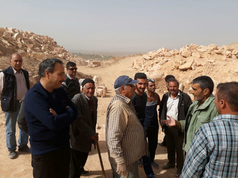 تجمع اعتراضی مردم طرق‌رود نطنز علیه شرکت‌های پیمانکاری معادن 4