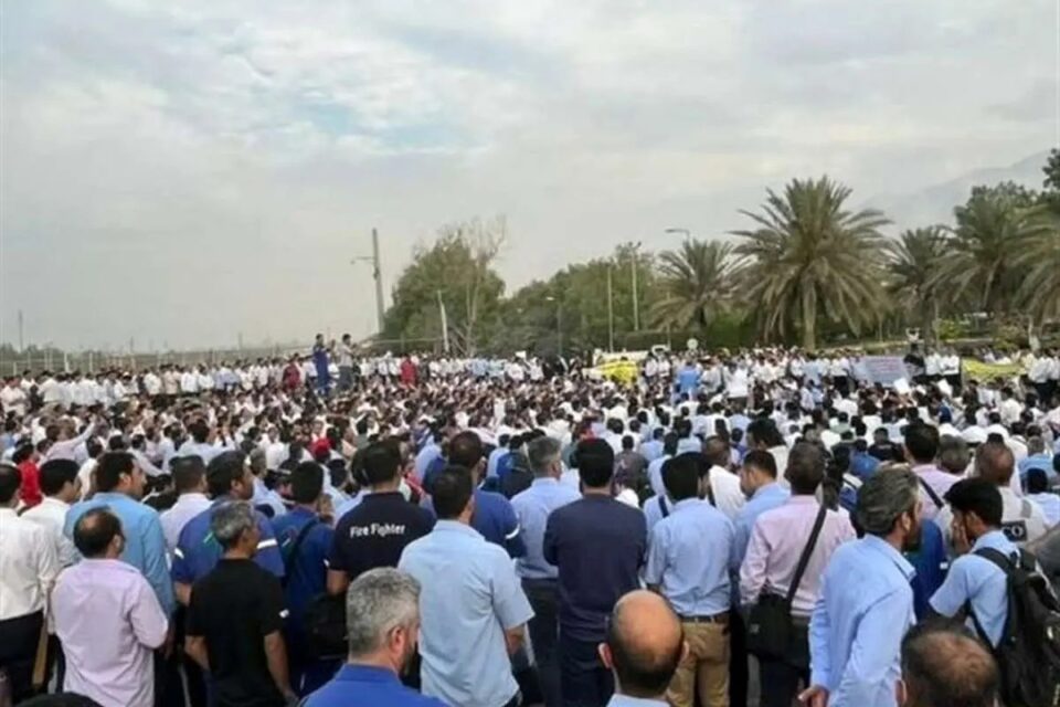 تجمع اعتراضی گسترده کارگران پارس جنوبی 1