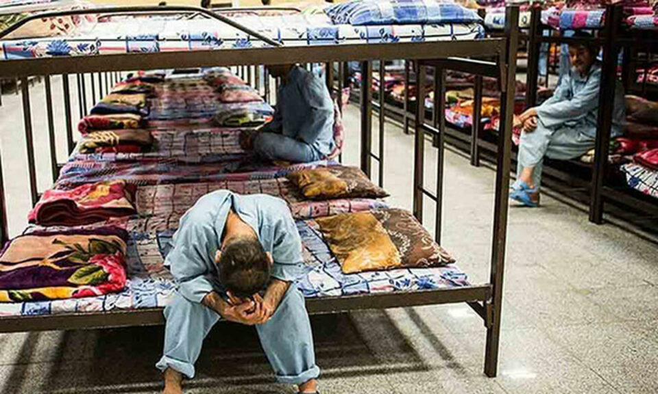 مسمومیت ۲۰ نفر در یک کمپ ترک اعتیاد در اراک1
