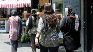 گزارش سالانه درباره اعدام و بازداشت بیش از 600 زن به دلیل پوشش اختیاری3