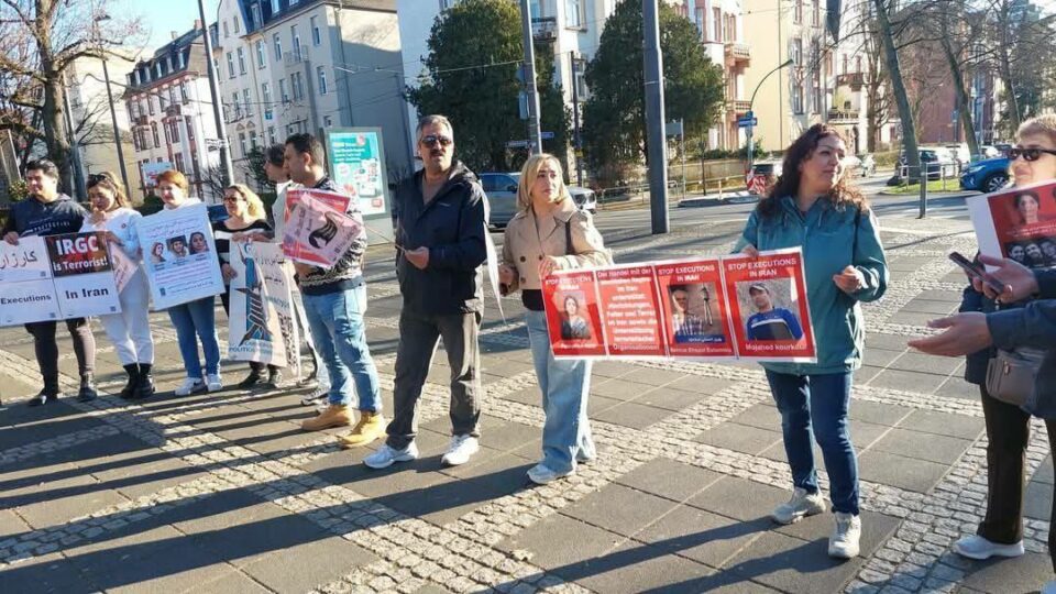 استمرار گردهمایی ایرانیان آلمان و کانادا در سه‌شنبه‌های اعتراضی