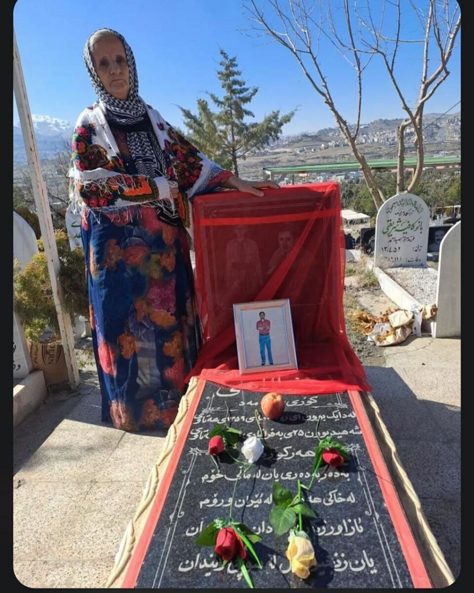 كۆبوونه‌وه‌ی دادخوازانی كوردستان و ئێران له‌ سه‌ر مه‌زاری گیانبه‌ختكردووانی