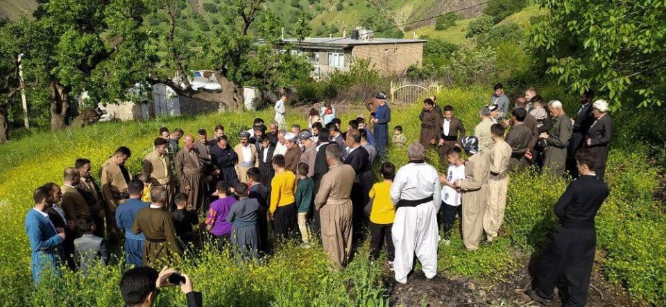 گردهمایی خانواده های دادخواه بر سر مزار عزیزانشان 3