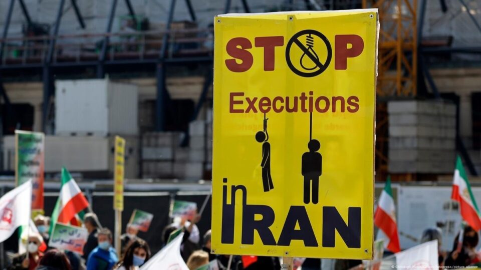 افزایش آمار اعدام‌ها در فروردین‌ 1404 در مقایسه با سال های گذشته3
